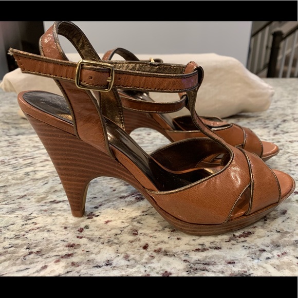 Audrey Brooke T-strap platform heels - Picture 3 of 6